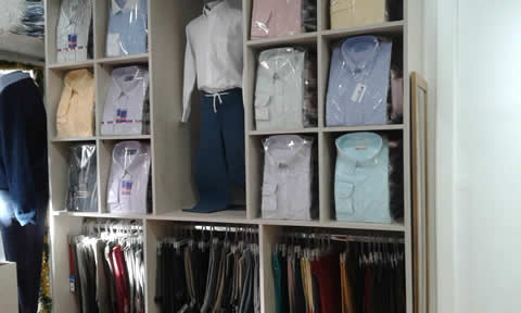 Camisas Fiesta Brava. Camisas y blusas en tela Oxford. Dotaciones - Sudaderas dama y caballero. Camisa y pantalón colegial. Pantalón dama y Caballero. Camisa para corbata. Camisas sport. Camisetas tipo Polo. Pantalones formales y sport. Pantalones sport dama.