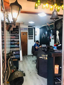 Barbería Old Times.  Barrio Cedritos, norte de Bogotá.  Corte cabello, arreglo de barba, mascarillas, pigmentación capilar, depilación facial, exfoliación, manicure y pedicure tanto para hombres como para mujeres.