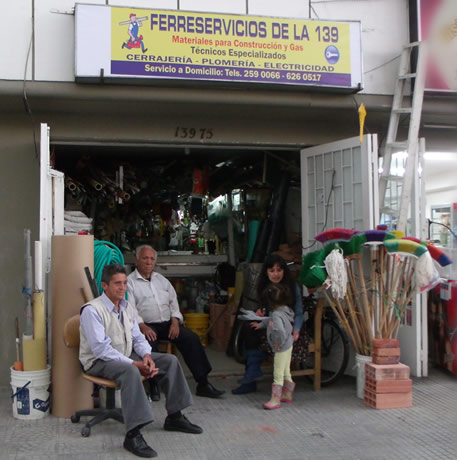 Electrodomésticos, servicio de plomería, electricidad, cerrajería 24 horas, impermeabilizaciones, gas, urgencias. Servicio a domicilio. Técnicos especializados. Materiales para la construcción y gas. Ferreservicios de la 139. Técnicos para la construcción PVC, CPVC. Toda clase de repuestos, duchas, embolos. Pintura de apartamentos.
