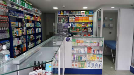 Servicio a Domicilio Drogueria Bogotana, Barrio El Contador, Cedritos, Norte de Bogotá.  Medicamentos, Pañales, Leches, Inyectología, Helados.  Recibimos todas las tarjetas. Datafono. Nequi. Daviplata. Calle 136 No. 18 B - 40 Barrio Contador.