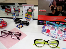 Ópticas en Cedritos Bogotá - La Optik - optometría, lentes de contacto bifocales, gafas, monturas, tratamientos, ortóptica, pleóptica, oftalmología, visión, examen visual.