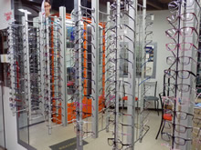 Ópticas en Cedritos Bogotá - La Optik - optometría, lentes de contacto bifocales, gafas, monturas, tratamientos, ortóptica, pleóptica, oftalmología, visión, examen visual.