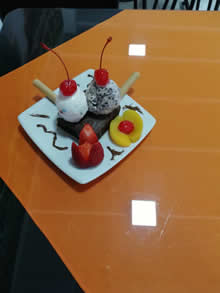 Restaurante Mao'ss. Cedritos, norte de Bogotá. Domicilios. Platos ejecutivos y especiales. Barra de ensaladas. Helados, postres.