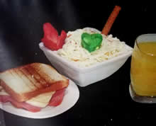 Restaurante Mao'ss. Cedritos, norte de Bogotá. Domicilios. Platos ejecutivos y especiales. Barra de ensaladas. Helados, postres.