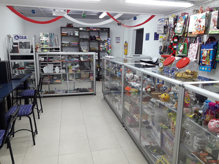 Papelería Copycom. Barrio Cedritos, norte de Bogotá.  Servicios de papelería, miscelánea, Mantenimiento computadores, punto de PagaTodo.  Papelería, útiles, piñatería, impresiones, impresión laser.  Trabajos y diseño en computador, volantes, carnets de identificación, argollado y laminación.  Punto de PagaTodo, pago de recibos de servicios públicos, giros nacionales, chance, baloto, SOAT y otros servicios.  Servicio técnico, mantenimiento y reparación de computadores, celulares e impresoras. Recarga de cartuchos de tinta y tóner.