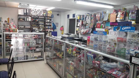 Papelería Copycom. Barrio Cedritos, norte de Bogotá.  Servicios de papelería, miscelánea, Mantenimiento computadores, punto de PagaTodo.  Papelería, útiles, piñatería, impresiones, impresión laser.  Trabajos y diseño en computador, volantes, carnets de identificación, argollado y laminación.  Punto de PagaTodo, pago de recibos de servicios públicos, giros nacionales, chance, baloto, SOAT y otros servicios.  Servicio técnico, mantenimiento y reparación de computadores, celulares e impresoras. Recarga de cartuchos de tinta y tóner.