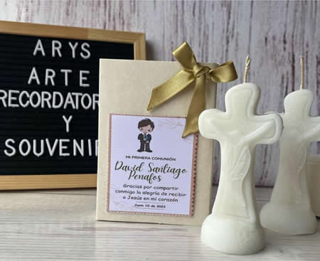 ARYS Arte, Recordatorios y Souvenirs.  Barrio Cedritos, norte de Bogotá.  Venta de velas personalizadas, artículos personalizados, recordatorios personalizados. Baby showers, Nacimientos, Bautizos, Primera comunión, 15 años, Grados, Matrimonios, Cumpleaños, Aviversarios, Navidad, Partida de un ser querido, Revelación de sexo, Fechas especiales para tus mascotas, Eventos empresariales. Servicio domicilio, envíos todos el país, Colombia.