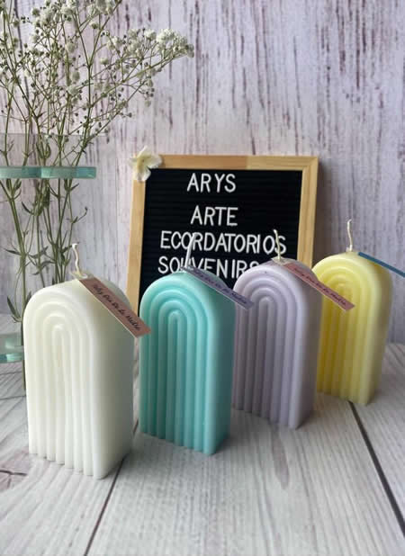 ARYS Arte, Recordatorios y Souvenirs.  Barrio Cedritos, norte de Bogotá.  Venta de velas personalizadas, artículos personalizados, recordatorios personalizados. Baby showers, Nacimientos, Bautizos, Primera comunión, 15 años, Grados, Matrimonios, Cumpleaños, Aviversarios, Navidad, Partida de un ser querido, Revelación de sexo, Fechas especiales para tus mascotas, Eventos empresariales. Servicio domicilio, envíos todos el país, Colombia.