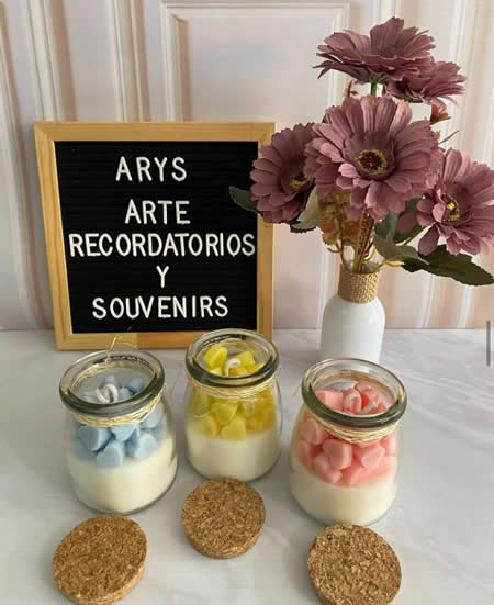 ARYS Arte, Recordatorios y Souvenirs.  Barrio Cedritos, norte de Bogotá.  Venta de velas personalizadas, artículos personalizados, recordatorios personalizados. Baby showers, Nacimientos, Bautizos, Primera comunión, 15 años, Grados, Matrimonios, Cumpleaños, Aviversarios, Navidad, Partida de un ser querido, Revelación de sexo, Fechas especiales para tus mascotas, Eventos empresariales. Servicio domicilio, envíos todos el país, Colombia.