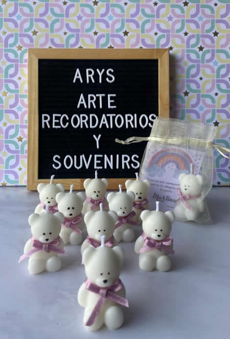 ARYS Arte, Recordatorios y Souvenirs.  Barrio Cedritos, norte de Bogotá.  Venta de velas personalizadas, artículos personalizados, recordatorios personalizados. Baby showers, Nacimientos, Bautizos, Primera comunión, 15 años, Grados, Matrimonios, Cumpleaños, Aviversarios, Navidad, Partida de un ser querido, Revelación de sexo, Fechas especiales para tus mascotas, Eventos empresariales. Servicio domicilio, envíos todos el país, Colombia.