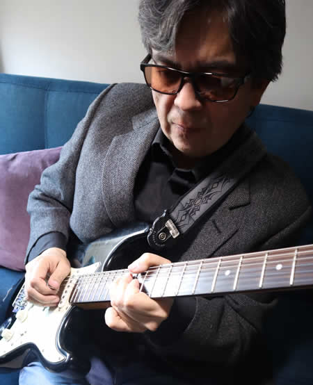 Serenata rock pop en español 80'S. Servicio de serenatas, música en vivo en Bogotá.  Barrio Cedritos.  Guitarrista solista (Instrumental), guitarrista solista cantante, trío y banda. Ideal para cumpleaños, bodas, cenas románticas y eventos empresariales.  Revive los maravillosos años 80, con la mejor música en vivo. Artistas como: Soda Stereo, Miguel Mateos, Enanitos Verdes, Prisioneros, Andrés Calamaro, Hombres G, Toreros muertos, Héroes del silencio.  Éxitos del pop: Andrés Cepeda, Andrés Cabas, Leo Dan, Maná.